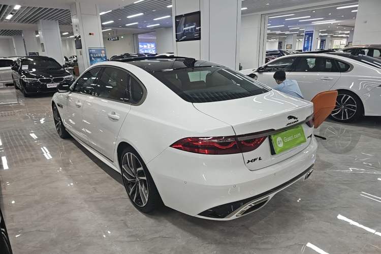 Used Jaguar XFL 2024 2.0T P300 Four-Wheel Drive Flagship Sport Gold Edition Rear Left 45 Deg