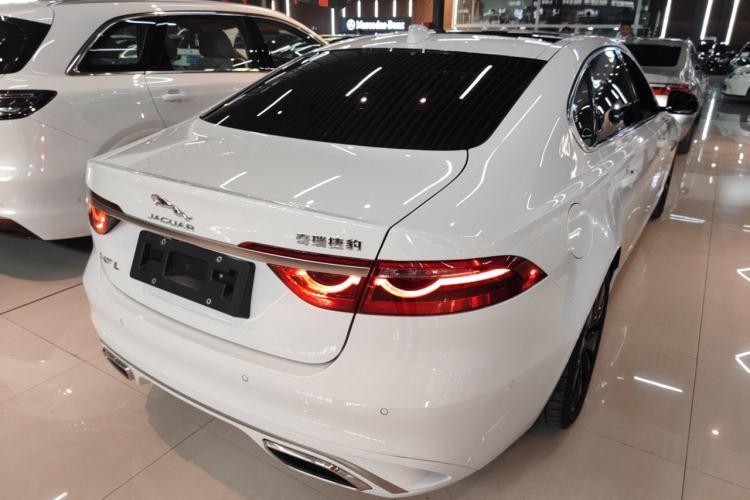 Used Jaguar XFL 2024 2.0T P250 Two-Wheel Drive Prestige Luxury Edition Rear Right 45 Deg
