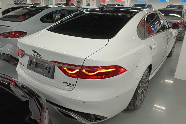 Used Jaguar XFL 2024 2.0T P300 Four-Wheel Drive Flagship Sport Gold Edition Rear Right 45 Deg
