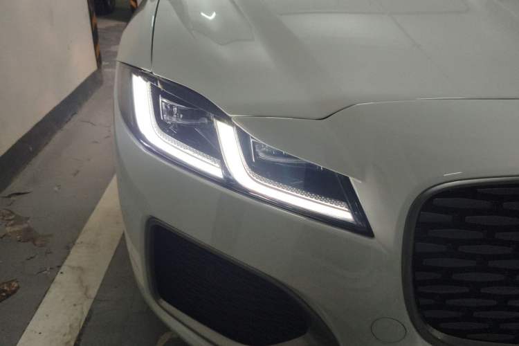 Used Jaguar XFL 2024 2.0T P250 Two-Wheel Drive Prestige Luxury Edition Right Front Headlight