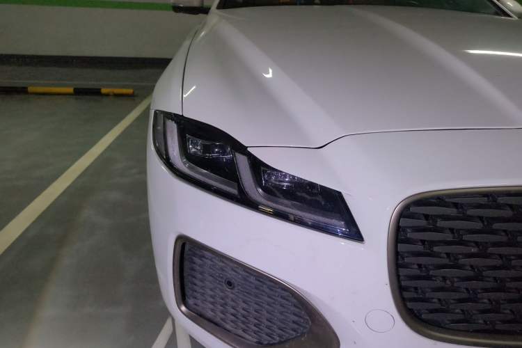 Used Jaguar XFL 2024 2.0T P250 Two-Wheel Drive Prestige Luxury Edition Right Front Headlight