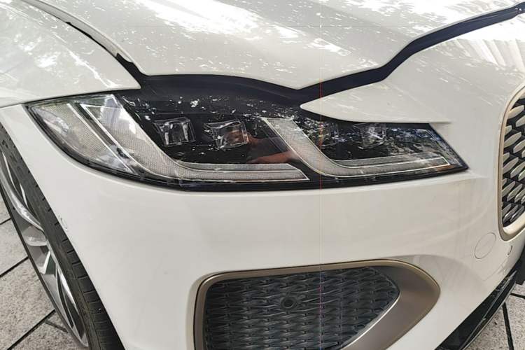 Used Jaguar XFL 2024 2.0T P300 Four-Wheel Drive Flagship Sport Gold Edition Right Front Headlight