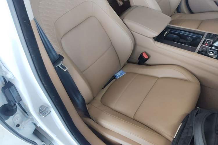 Used Jaguar XFL 2024 2.0T P250 Two-Wheel Drive Prestige Luxury Edition Right Front Seat