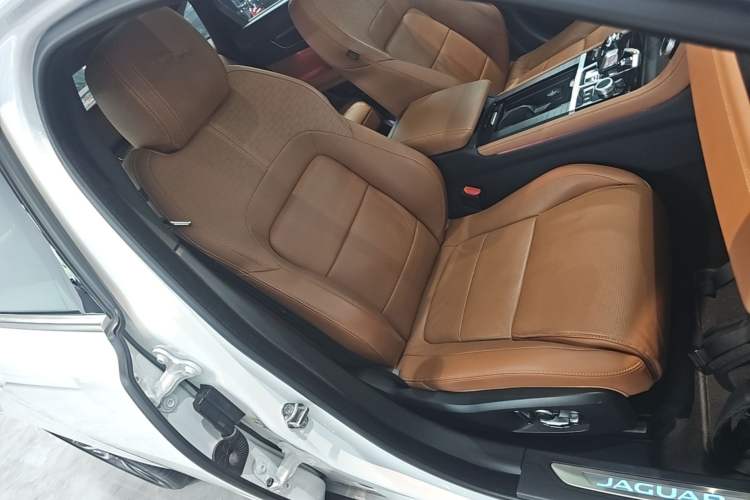 Used Jaguar XFL 2024 2.0T P300 Four-Wheel Drive Flagship Sport Gold Edition Right Front Seat