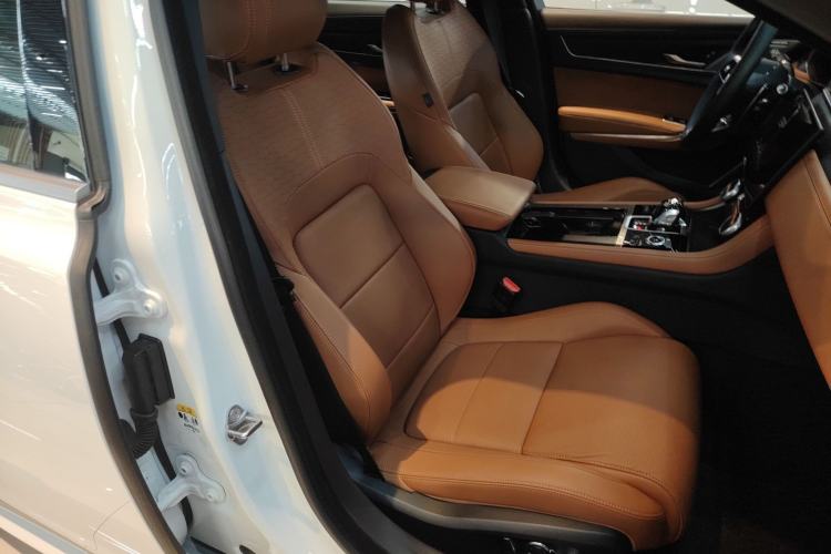 Used Jaguar XFL 2024 2.0T P300 Four-Wheel Drive Flagship Sport Gold Edition Right Front Seat