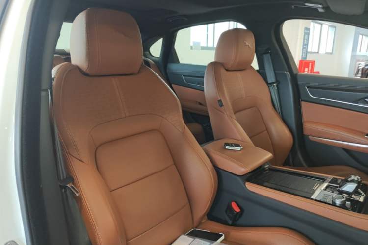 Used Jaguar XFL 2024 2.0T P300 Four-Wheel Drive Flagship Sport Gold Edition Right Front Seat