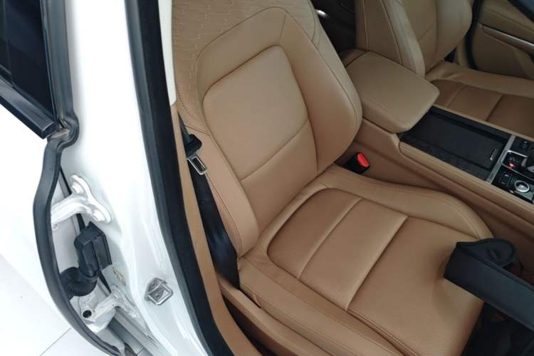 Used Jaguar XFL 2024 2.0T P250 Two-Wheel Drive Prestige Luxury Edition Right Front Seat