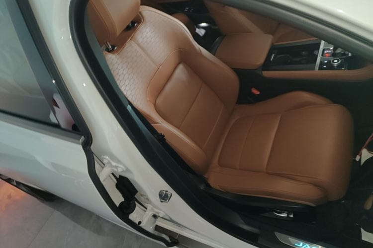 Used Jaguar XFL 2024 2.0T P300 Four-Wheel Drive Flagship Sport Gold Edition Right Front Seat
