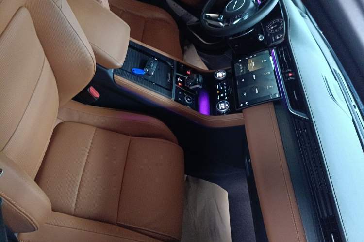 Used Jaguar XFL 2024 2.0T P300 Four-Wheel Drive Flagship Sport Gold Edition Right Front Seat