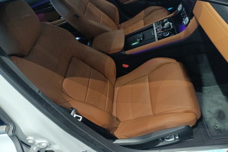 Used Jaguar XFL 2024 2.0T P300 Four-Wheel Drive Flagship Sport Gold Edition Right Front Seat