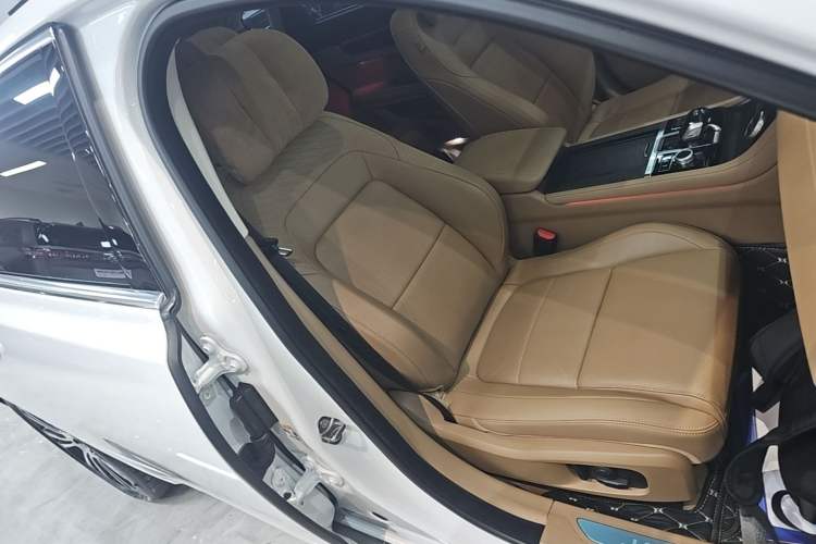 Used Jaguar XFL 2024 2.0T P250 Two-Wheel Drive Prestige Luxury Edition Right Front Seat