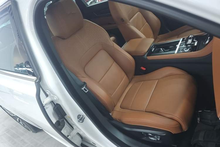Used Jaguar XFL 2024 2.0T P300 Four-Wheel Drive Flagship Sport Gold Edition Right Front Seat