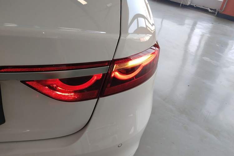 Used Jaguar XFL 2024 2.0T P250 Two-Wheel Drive Prestige Luxury Edition Right Rear Taillight