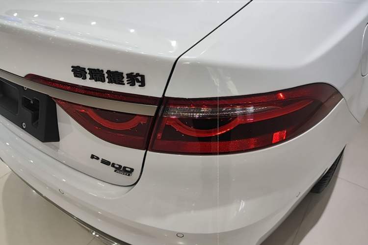 Used Jaguar XFL 2024 2.0T P300 Four-Wheel Drive Flagship Sport Gold Edition Right Rear Taillight