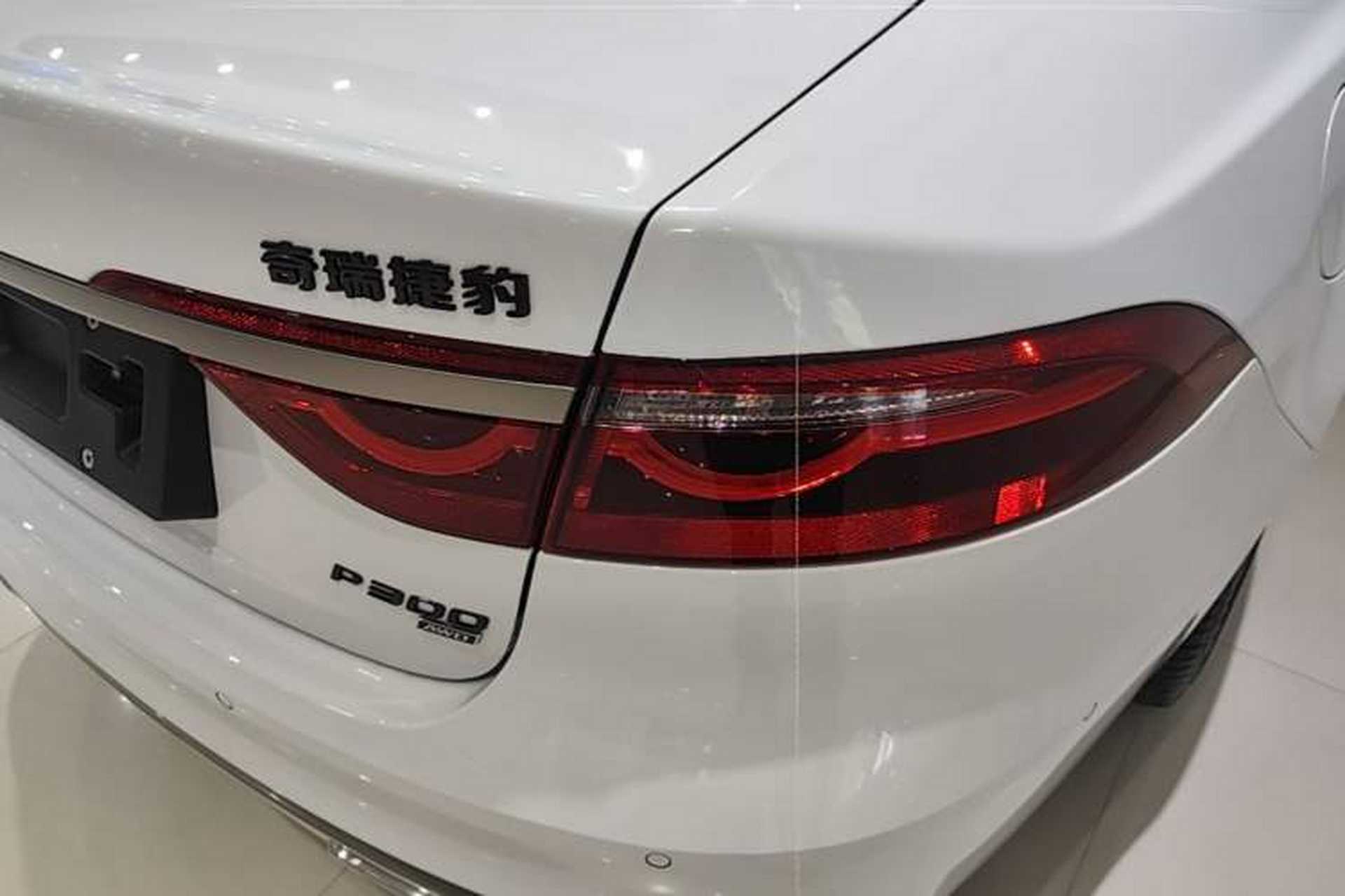 Used Jaguar XFL 2024 2.0T P300 Four-Wheel Drive Flagship Sport Gold Edition Right Rear Taillight