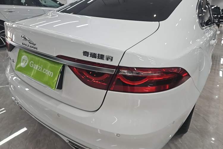 Used Jaguar XFL 2024 2.0T P250 Two-Wheel Drive Prestige Luxury Edition Right Rear Taillight
