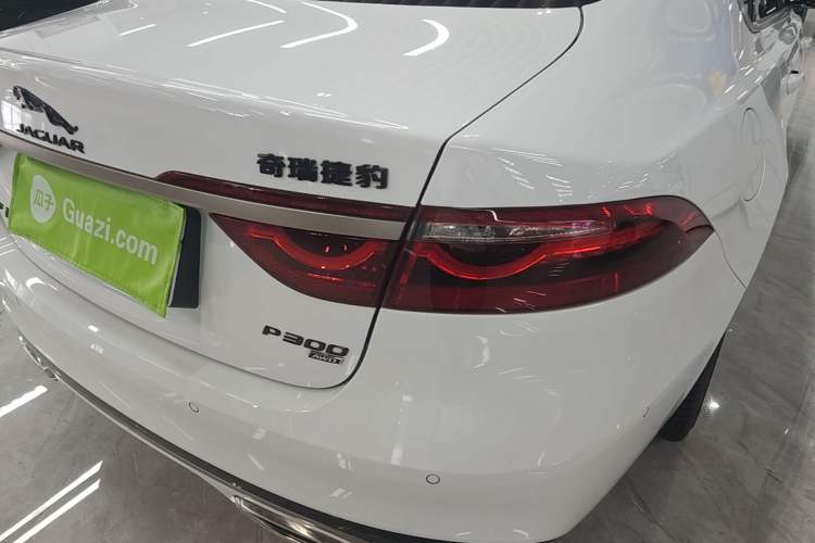 Used Jaguar XFL 2024 2.0T P300 Four-Wheel Drive Flagship Sport Gold Edition Right Rear Taillight