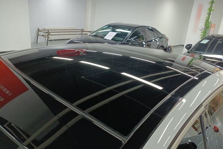 Used Jaguar XFL 2024 2.0T P300 Four-Wheel Drive Flagship Sport Gold Edition Roof
