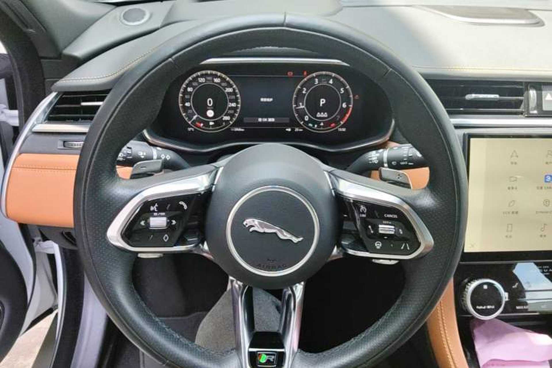 Used Jaguar XFL 2024 2.0T P300 Four-Wheel Drive Flagship Sport Gold Edition Steering Wheel