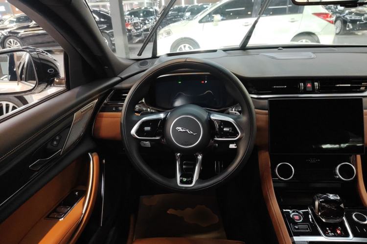 Used Jaguar XFL 2024 2.0T P300 Four-Wheel Drive Flagship Sport Gold Edition Steering Wheel