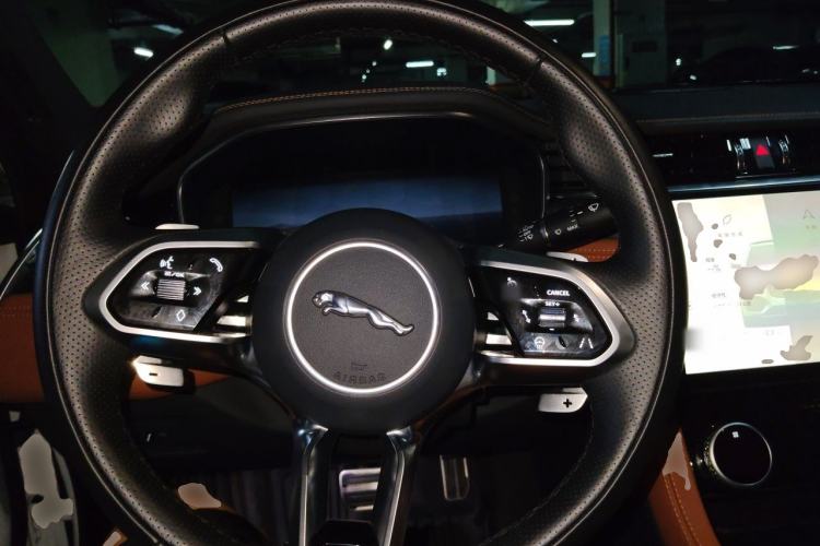 Used Jaguar XFL 2024 2.0T P300 Four-Wheel Drive Flagship Sport Gold Edition Steering Wheel