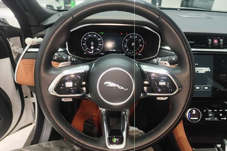 Used Jaguar XFL 2024 2.0T P300 Four-Wheel Drive Flagship Sport Gold Edition Steering Wheel