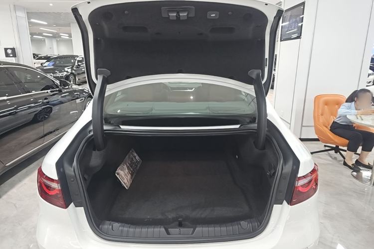 Used Jaguar XFL 2024 2.0T P300 Four-Wheel Drive Flagship Sport Gold Edition Trunk