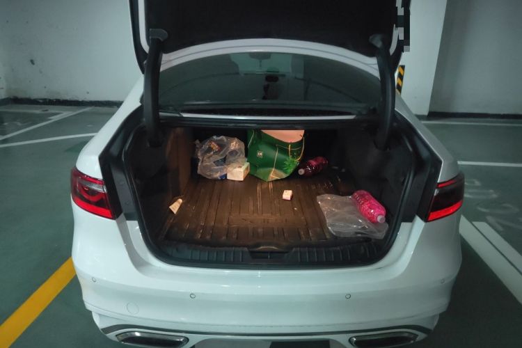 Used Jaguar XFL 2024 2.0T P250 Two-Wheel Drive Prestige Luxury Edition Trunk