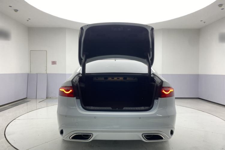 Used Jaguar XFL 2024 2.0T P250 Two-Wheel Drive Prestige Luxury Edition Trunk