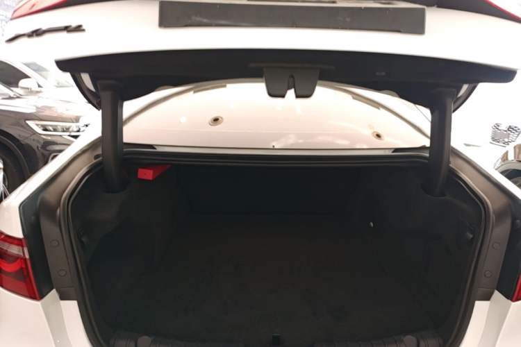 Used Jaguar XFL 2024 2.0T P250 Two-Wheel Drive Prestige Luxury Edition Trunk
