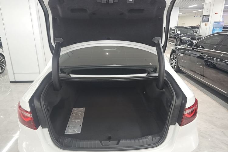 Used Jaguar XFL 2024 2.0T P250 Two-Wheel Drive Prestige Luxury Edition Trunk