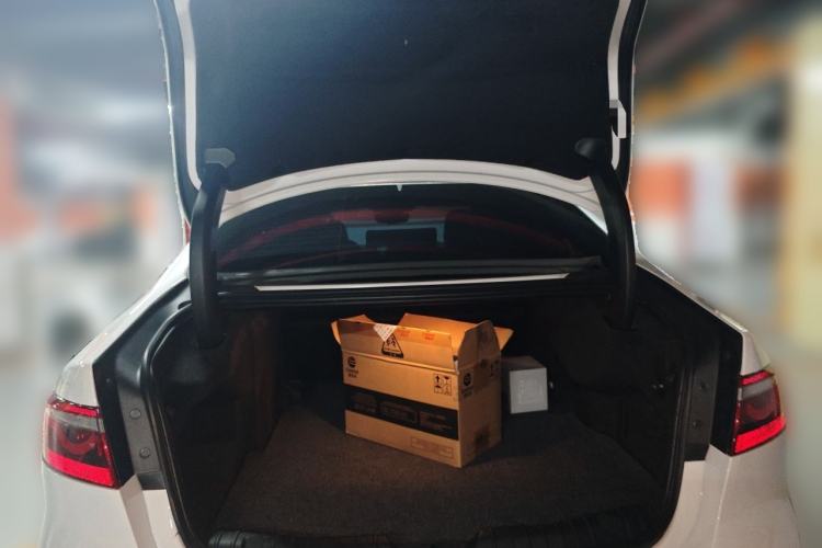 Used Jaguar XFL 2024 2.0T P250 Two-Wheel Drive Prestige Luxury Edition Trunk