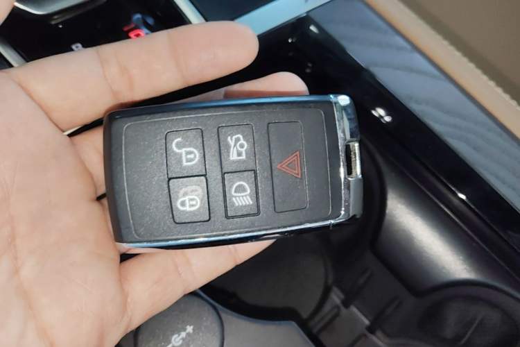 Used Jaguar XFL 2024 2.0T P250 Two-Wheel Drive Prestige Luxury Edition Vehicle Key