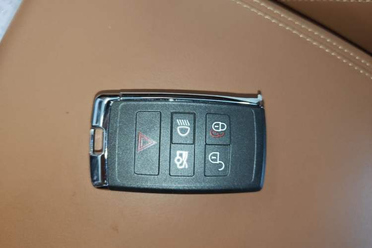 Used Jaguar XFL 2024 2.0T P300 Four-Wheel Drive Flagship Sport Gold Edition Vehicle Key