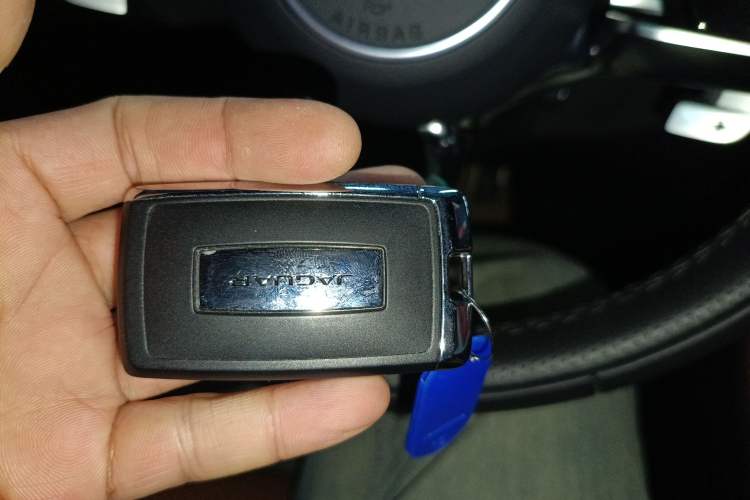 Used Jaguar XFL 2024 2.0T P300 Four-Wheel Drive Flagship Sport Gold Edition Vehicle Key