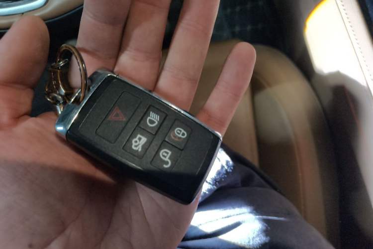 Used Jaguar XFL 2024 2.0T P250 Two-Wheel Drive Prestige Luxury Edition Vehicle Key
