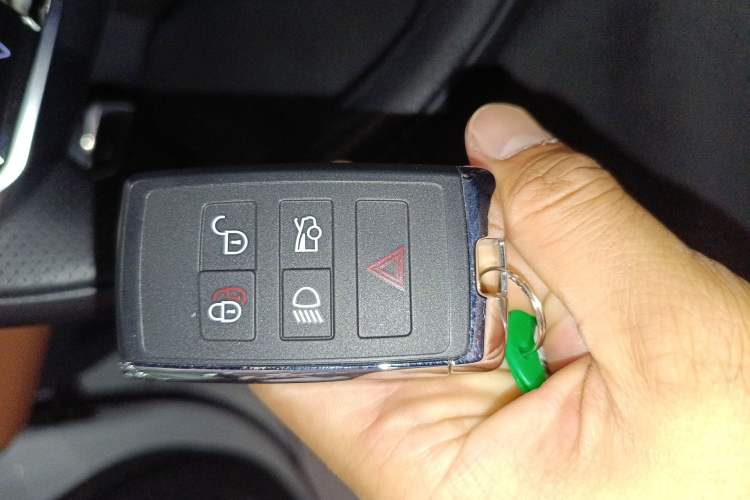 Used Jaguar XFL 2024 2.0T P300 Four-Wheel Drive Flagship Sport Gold Edition Vehicle Key