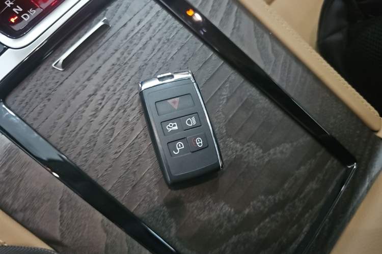 Used Jaguar XFL 2024 2.0T P250 Two-Wheel Drive Prestige Luxury Edition Vehicle Key