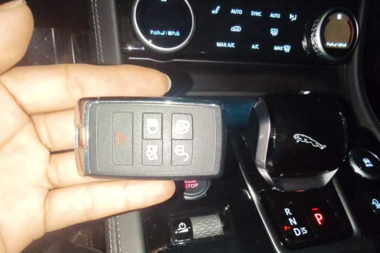 Used Jaguar XFL 2024 2.0T P250 Two-Wheel Drive Prestige Luxury Edition Vehicle Key