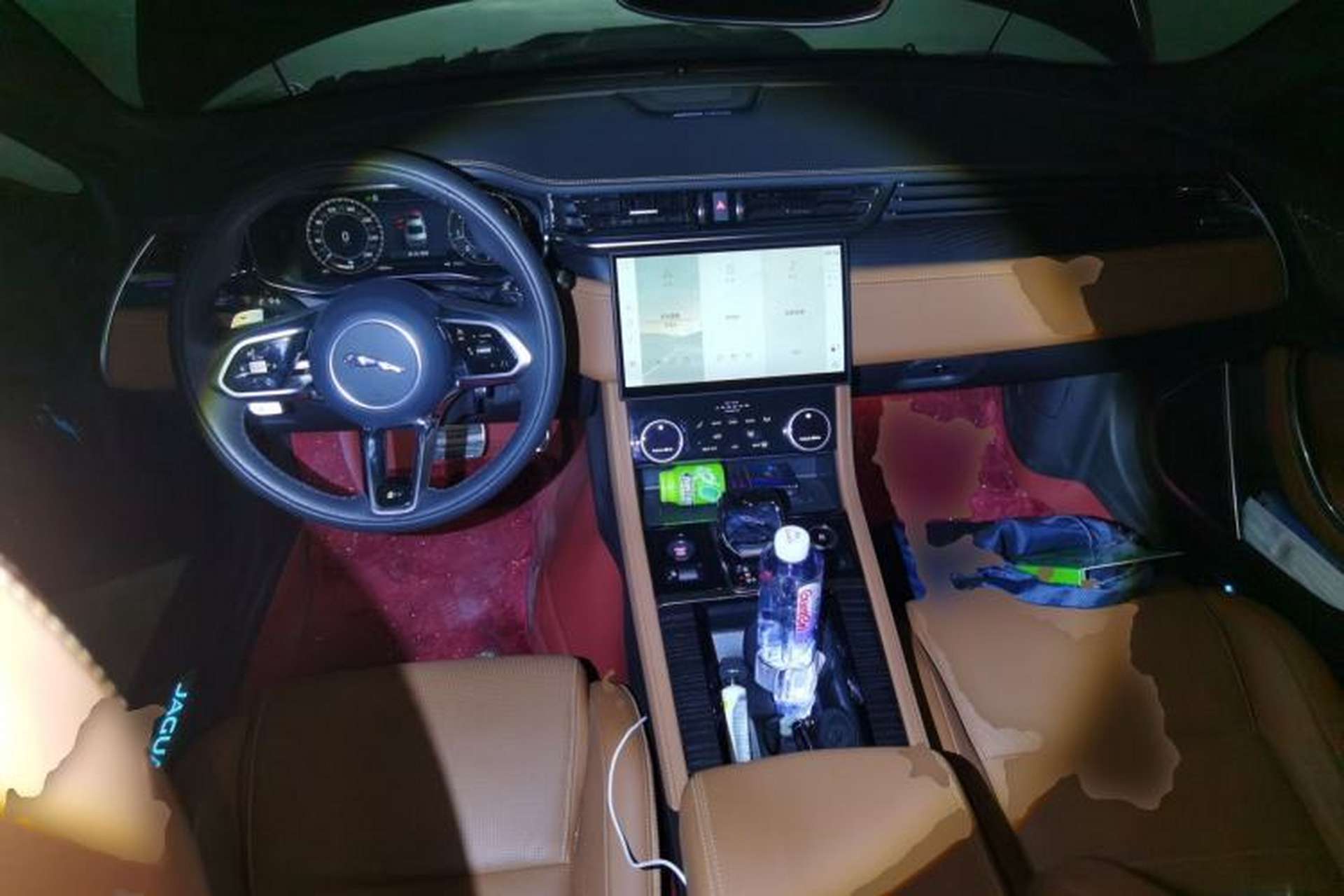 Used Jaguar XFL 2025 Model—2.0T P300, Four-Wheel Drive, 90th Anniversary Collector’s Edition Center Console