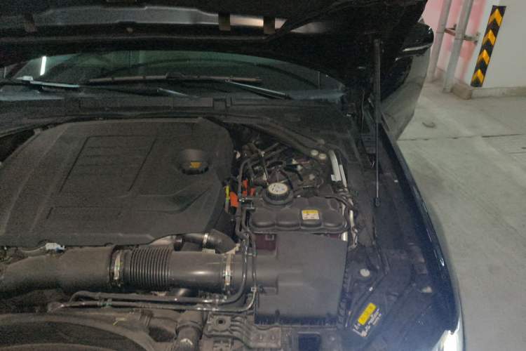 Used Jaguar XFL 2025 Model—2.0T P250, Two-Wheel Drive, Premium Luxury Edition Engine Bay Left