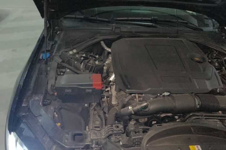 Used Jaguar XFL 2025 Model—2.0T P250, Two-Wheel Drive, Premium Luxury Edition Engine Bay Right