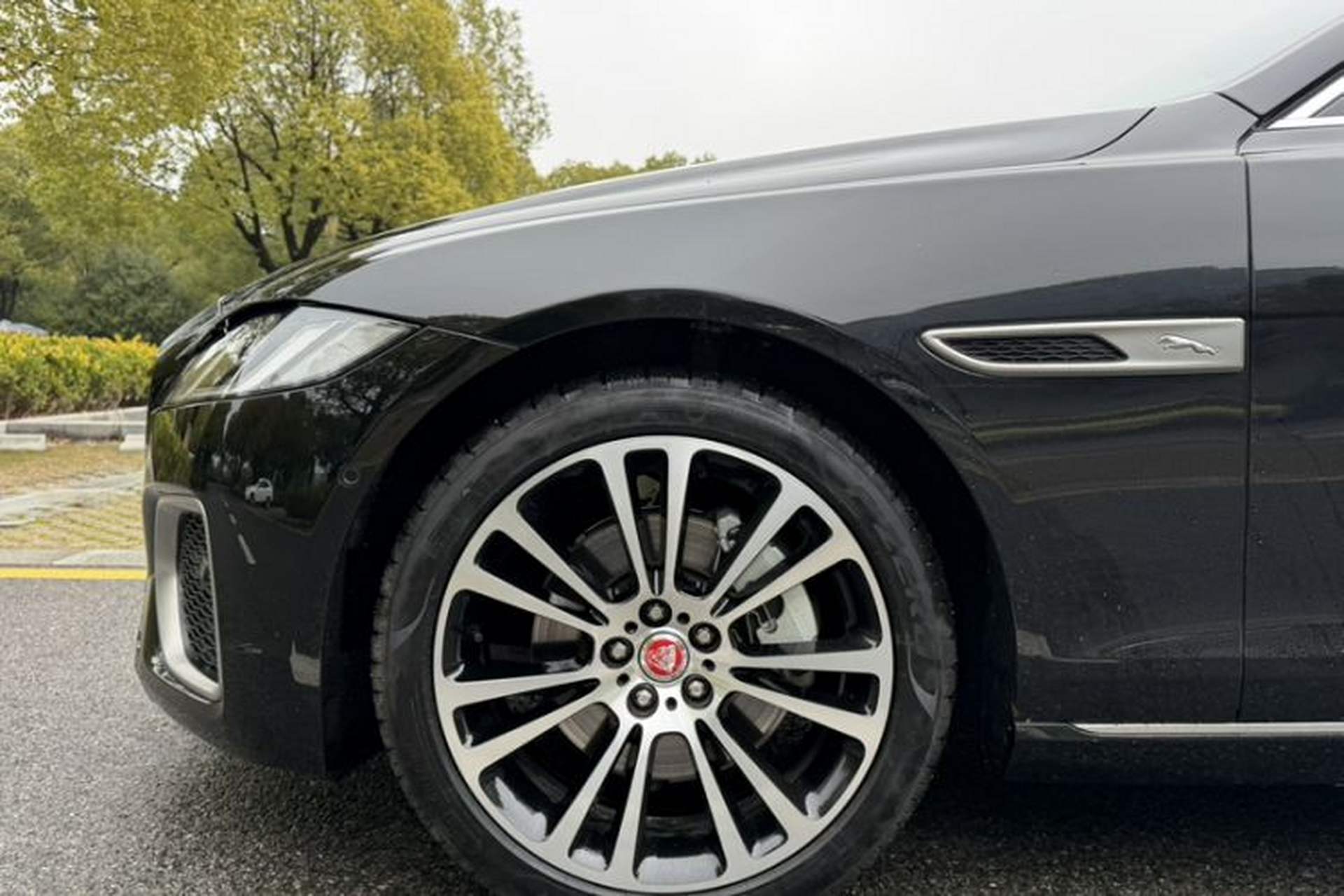 Used Jaguar XFL 2025 Model—2.0T P250, Two-Wheel Drive, Premium Luxury Edition Exterior 4