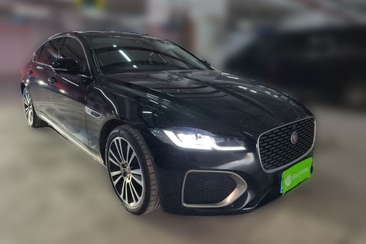 Used Jaguar XFL 2025 Model—2.0T P250, Two-Wheel Drive, Premium Luxury Edition Front Right 45 Deg