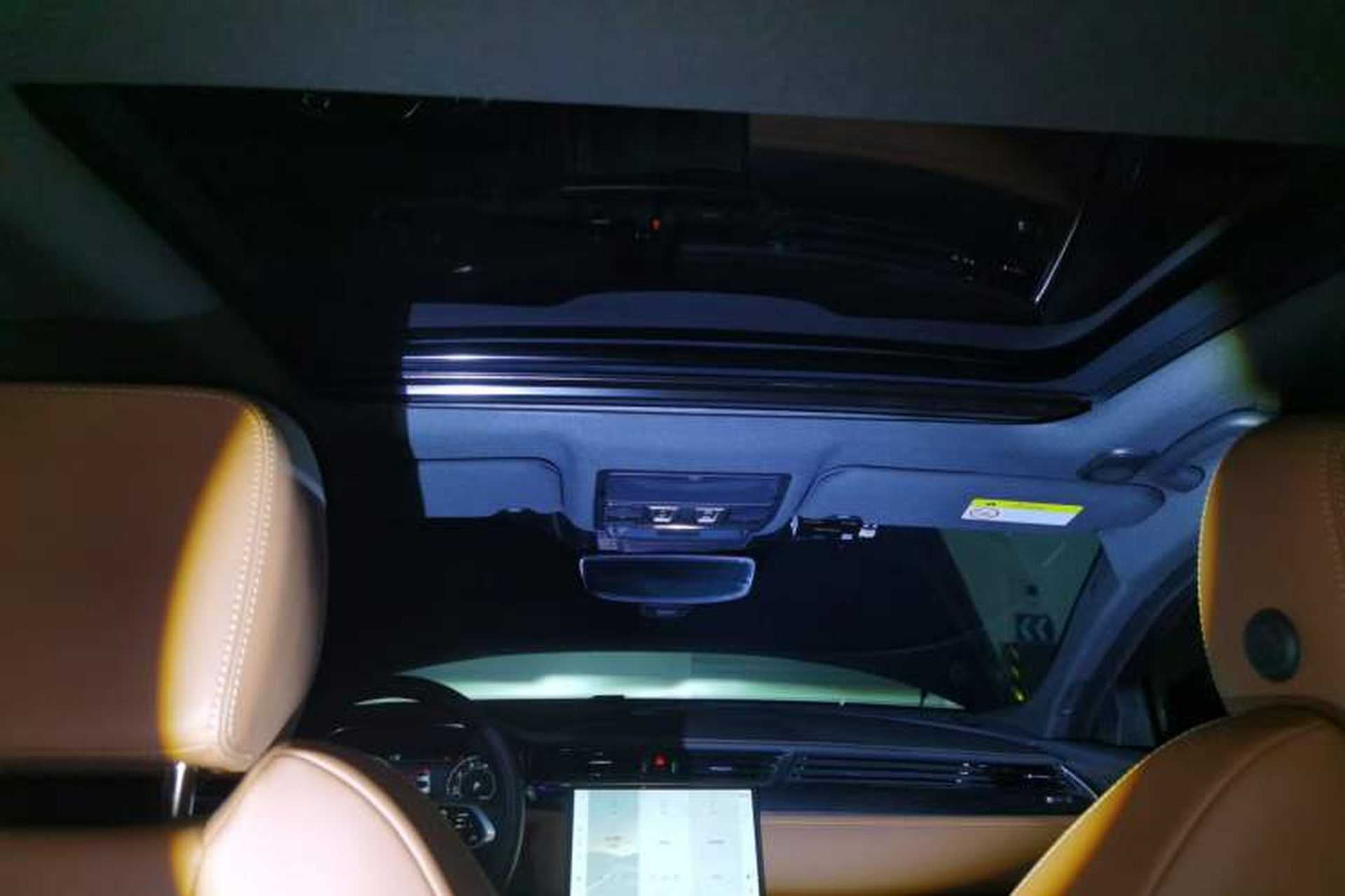 Used Jaguar XFL 2025 Model—2.0T P300, Four-Wheel Drive, 90th Anniversary Collector’s Edition Headliner
