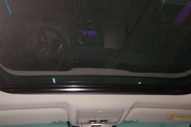 Used Jaguar XFL 2025 Model—2.0T P250, Two-Wheel Drive, Premium Luxury Edition Headliner