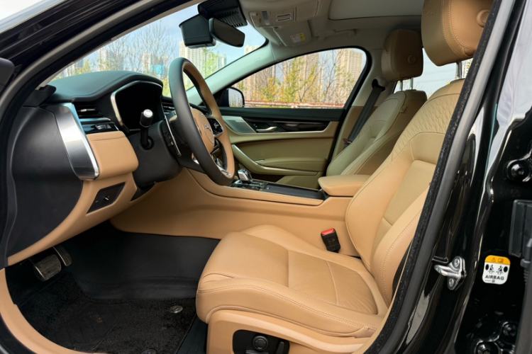 Used Jaguar XFL 2025 Model—2.0T P250, Two-Wheel Drive, Premium Luxury Edition Interior 2