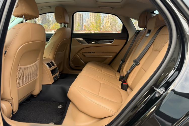 Used Jaguar XFL 2025 Model—2.0T P250, Two-Wheel Drive, Premium Luxury Edition Interior 3
