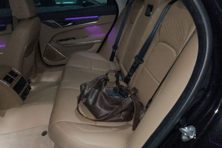 Used Jaguar XFL 2025 Model—2.0T P250, Two-Wheel Drive, Premium Luxury Edition Left Rear Seat
