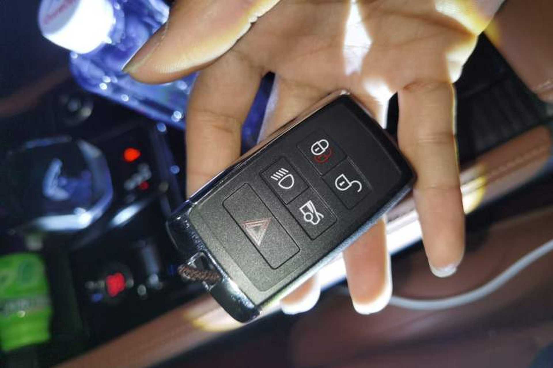 Used Jaguar XFL 2025 Model—2.0T P300, Four-Wheel Drive, 90th Anniversary Collector’s Edition Vehicle Key